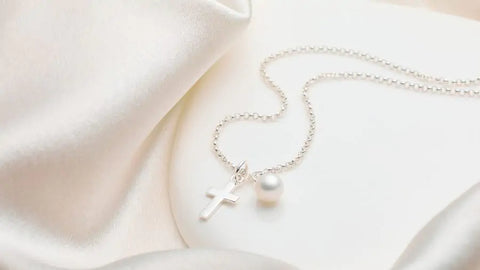 A Guide to Personalized Jewelry Gifts for a First Communion